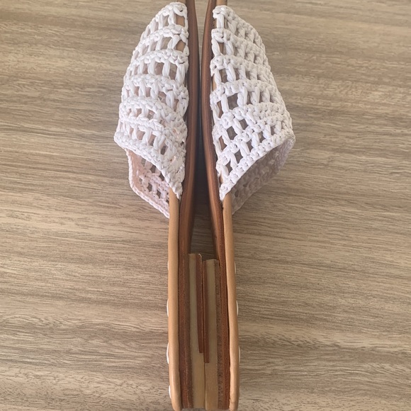 Carrie Forbes | White Woven Slides Sandals! Size 40 - Picture 5 of 5